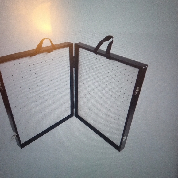 Thick pegboard Display Suitcase